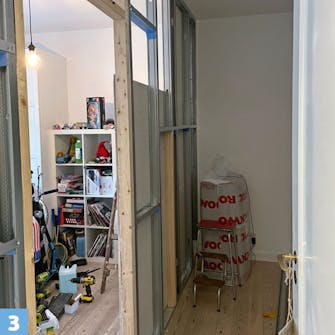 Byg selv walk-in closet: Dørhullet forstærkes med reglar Byg selv walk-in closet: Dørhullet forstærkes med reglar